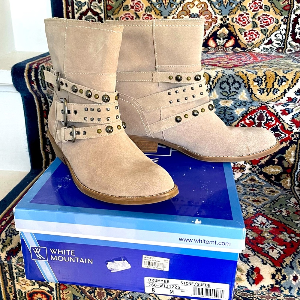 White Mountain suede bootie